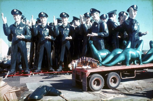 Big Friends wating for delivery